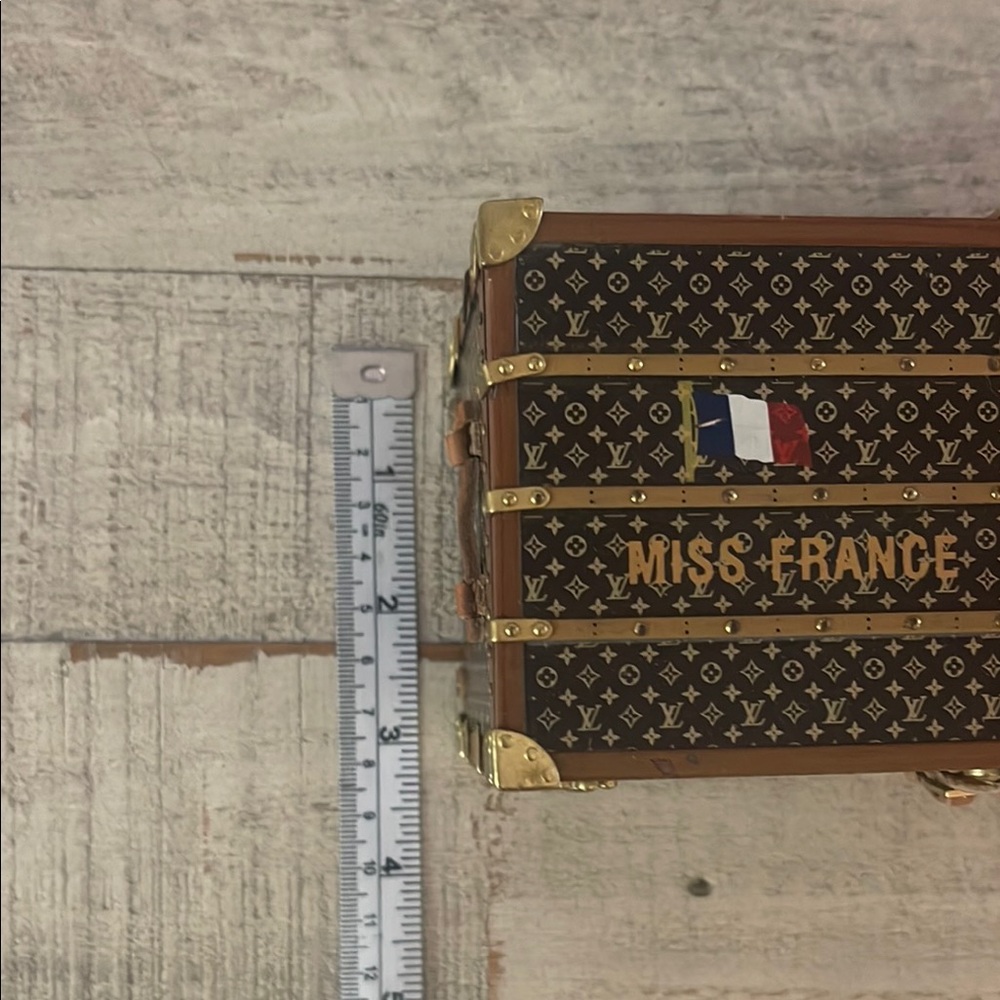 Louis Vuitton Monogram Trunk Paperweight with Gold Accents - Picture 8 of 9